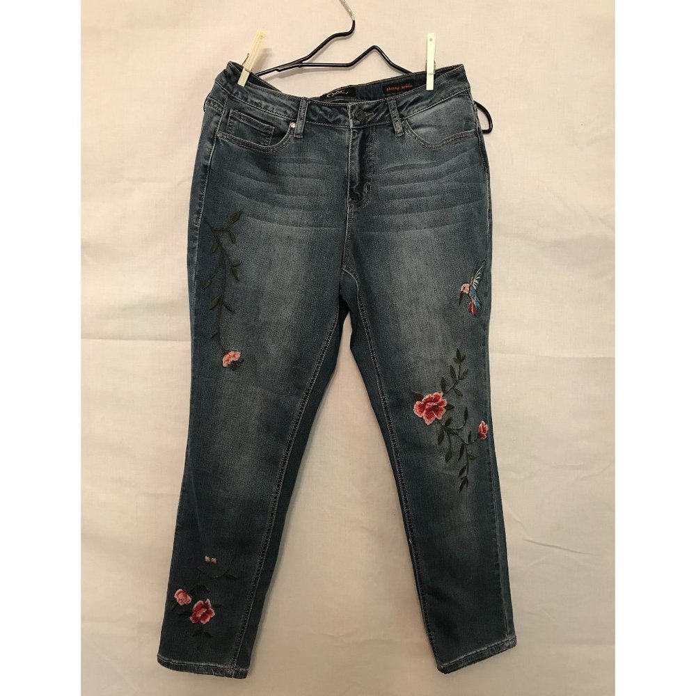Earl Jeans Skinny Ankle With Ebroidery on Front